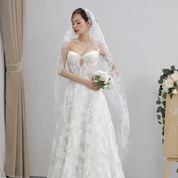 VÁY CƯỚI REN FORM SUÔNG KIỂU DÁNG QUÝ PHÁI CHO CÔ DÂU