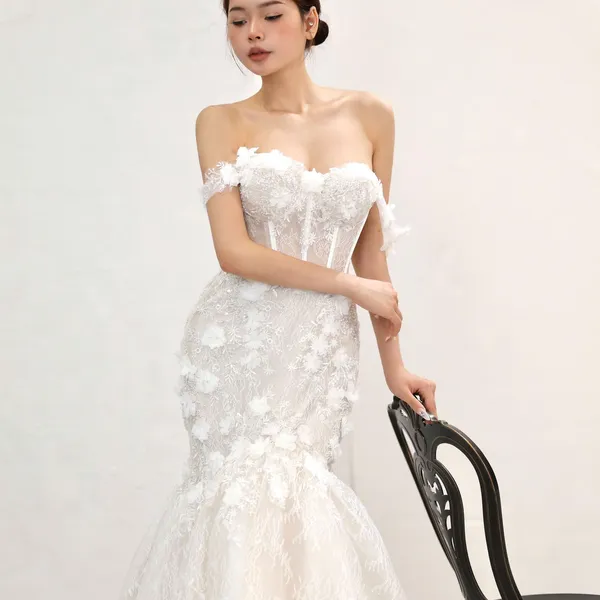 VÁY CƯỚI VẢI REN DÁNG ĐUÔI CÁ KIỂU TRỄ VAI QUÝ PHÁI