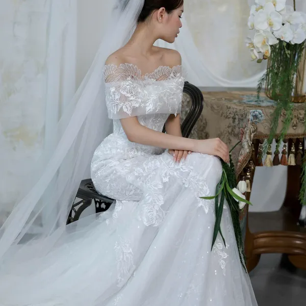 VÁY CƯỚI REN DÁNG ĐUÔI CÁ KIỂU TRỄ VAI SANG TRỌNG