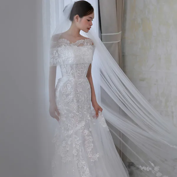 VÁY CƯỚI REN DÁNG ĐUÔI CÁ KIỂU TRỄ VAI SANG TRỌNG