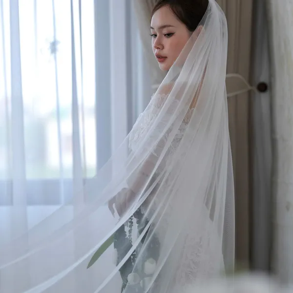 VÁY CƯỚI REN DÁNG ĐUÔI CÁ KIỂU TRỄ VAI SANG TRỌNG