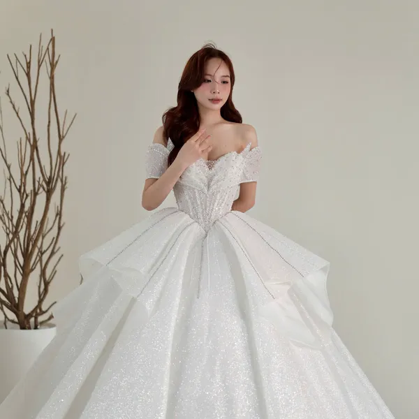 VÁY CƯỚI LÀM LỄ KIỂU TRỄ VAI VẢI KIM SA CAO CẤP