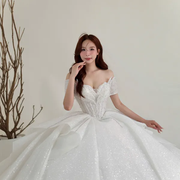 VÁY CƯỚI LÀM LỄ KIỂU TRỄ VAI VẢI KIM SA CAO CẤP