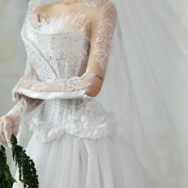 VÁY CƯỚI LÀM LỄ KIỂU DÁNG VƯƠNG GIẢ QUÝ PHÁI