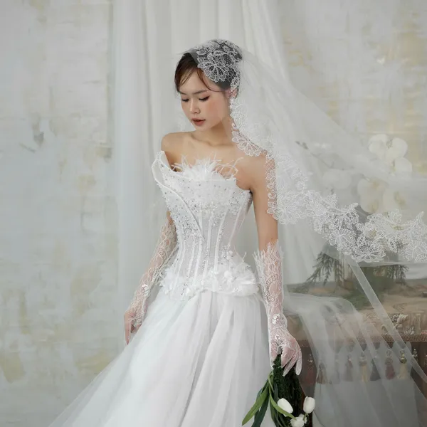 VÁY CƯỚI LÀM LỄ KIỂU DÁNG VƯƠNG GIẢ QUÝ PHÁI