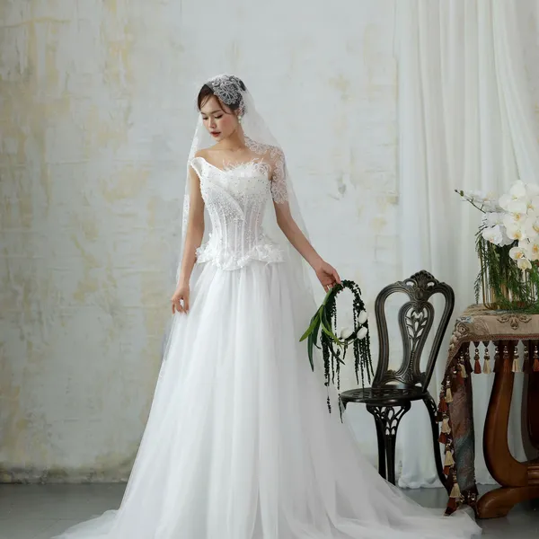 VÁY CƯỚI LÀM LỄ KIỂU DÁNG VƯƠNG GIẢ QUÝ PHÁI