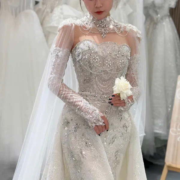 VÁY CƯỚI CAO CẤP KÈM CHOÀNG THEO PHONG CÁCH VƯƠNG GIẢ