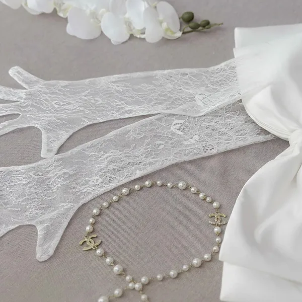 VÁY CƯỚI LÀM LỄ CÓ KÈM NƠ VÀ GĂNG TAY