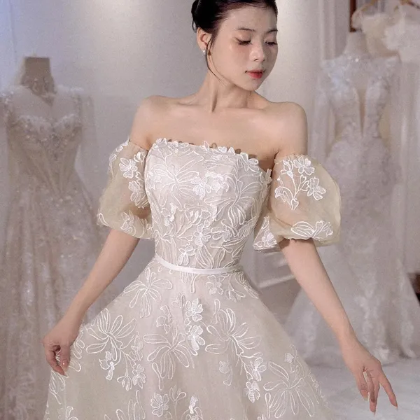 VÁY CƯỚI CHỮ A CÓ VOAN