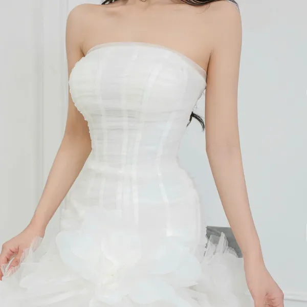 VÁY CƯỚI MÀU TRẮNG FORM ĐẸP CHO CÔ DÂU