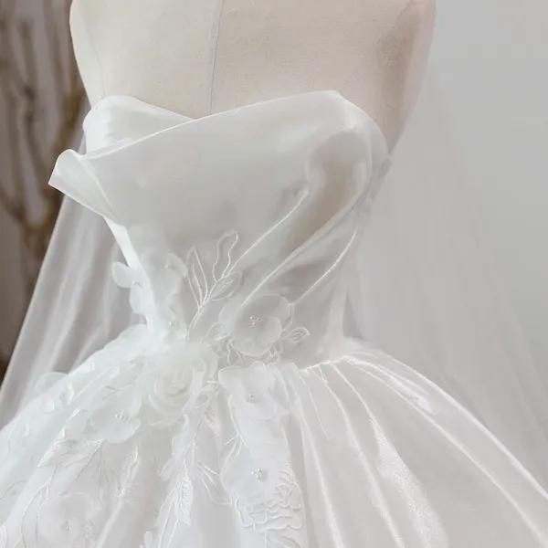 VÁY CƯỚI CÚP NGỰC KẾT HOA VOAN ĐƠN GIẢN PHONG CÁCH THANH LỊCH