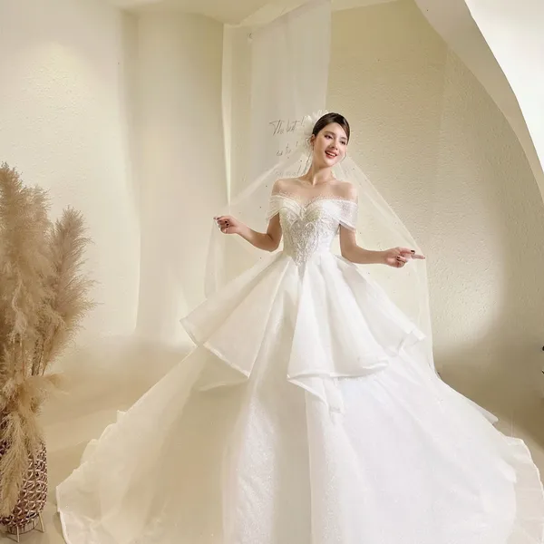 VÁY CƯỚI LÀM LỄ TRỄ VAI ĐÍNH KẾT LẤP LÁNH