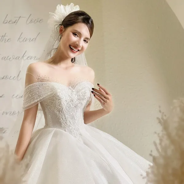 VÁY CƯỚI LÀM LỄ TRỄ VAI ĐÍNH KẾT LẤP LÁNH