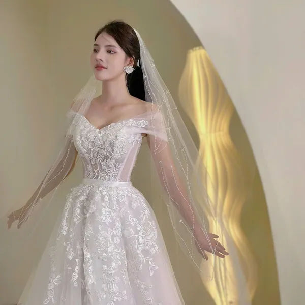 VÁY CƯỚI LÀM LỄ TRỄ VAI THÊU HOA