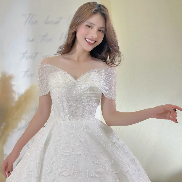 BỘ VÁY CƯỚI LÀM LỄ CHO CÔ DÂU 