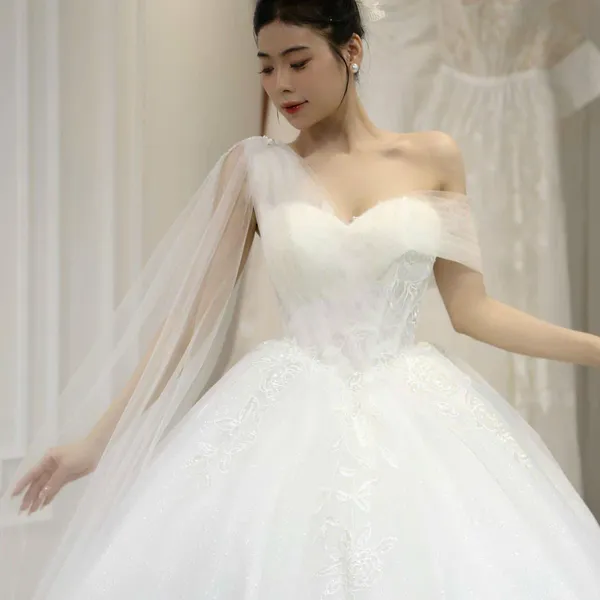 VÁY CƯỚI LÀM LỄ THIẾT KẾ LỆCH VAI