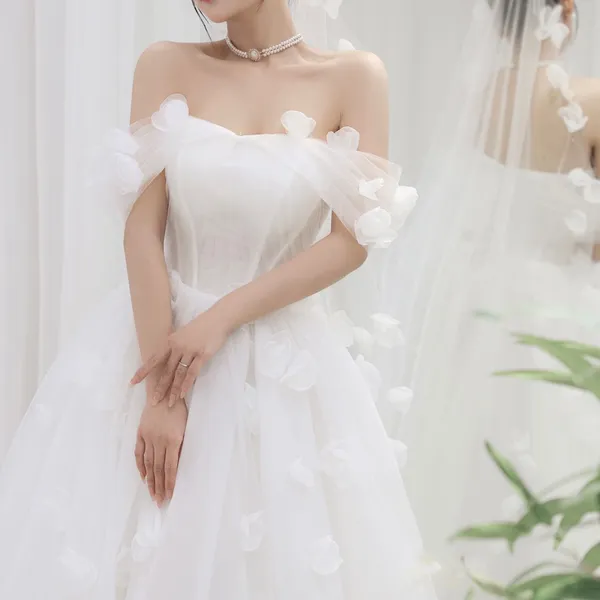 VÁY CƯỚI CÔ DÂU ĐI BÀN TRẮNG TINH KHIẾT