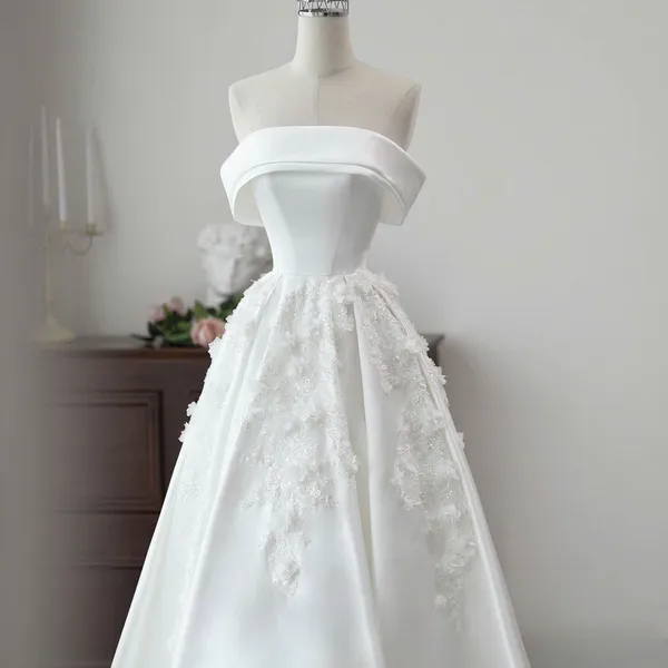 VÁY CƯỚI FORM A TRỄ VAI PHONG CÁCH NHẸ NHÀNG
