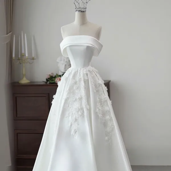 VÁY CƯỚI FORM A TRỄ VAI PHONG CÁCH NHẸ NHÀNG