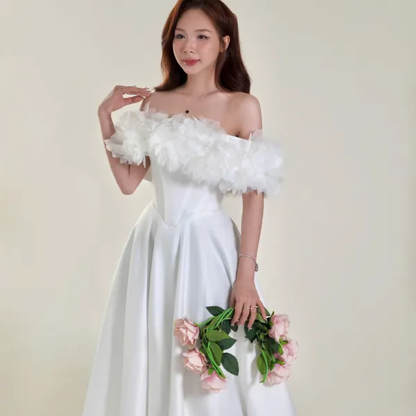 VÁY CƯỚI FORM A TRỄ VAI BÈO VOAN XINH XẮN