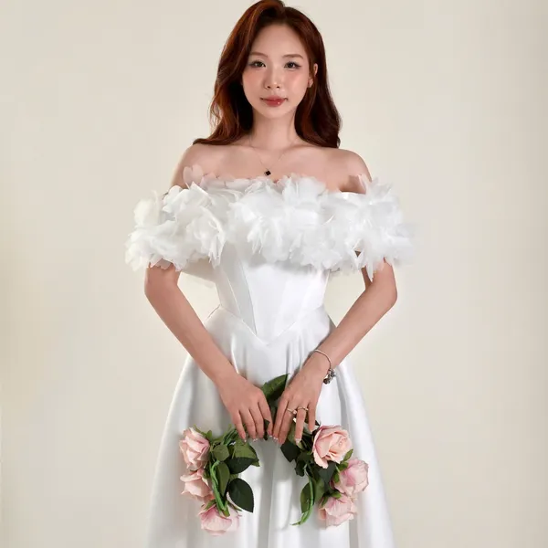 VÁY CƯỚI FORM A TRỄ VAI BÈO VOAN XINH XẮN
