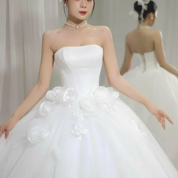 VÁY CƯỚI LÀM LỄ CÚP NGỰC KẾT HOA 3D XINH XẮN