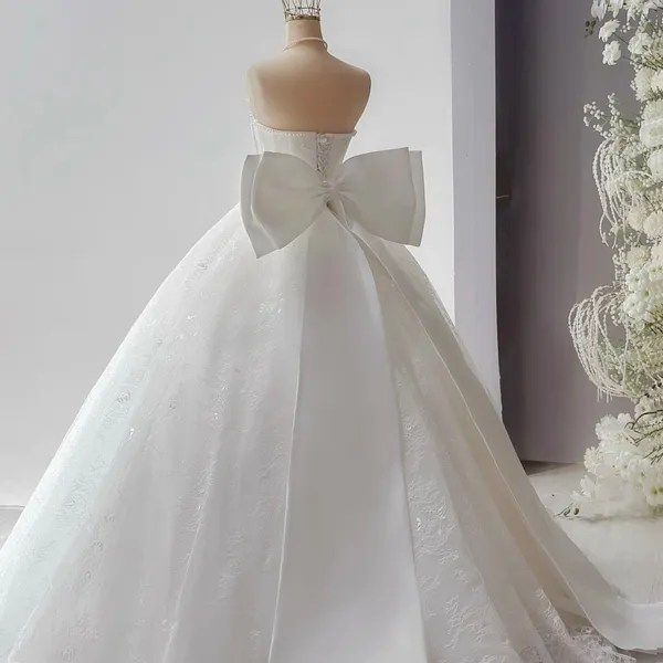 VÁY CƯỚI LÀM LỄ CÓ KÈM NƠ VÀ GĂNG TAY