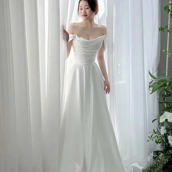 VÁY CƯỚI TRỄ VAI ĐẸP CHO CÔ DÂU