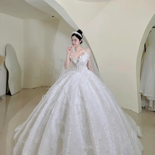 VÁY CƯỚI TÙNG XÒE ĐÍNH KẾT LÔNG VŨ