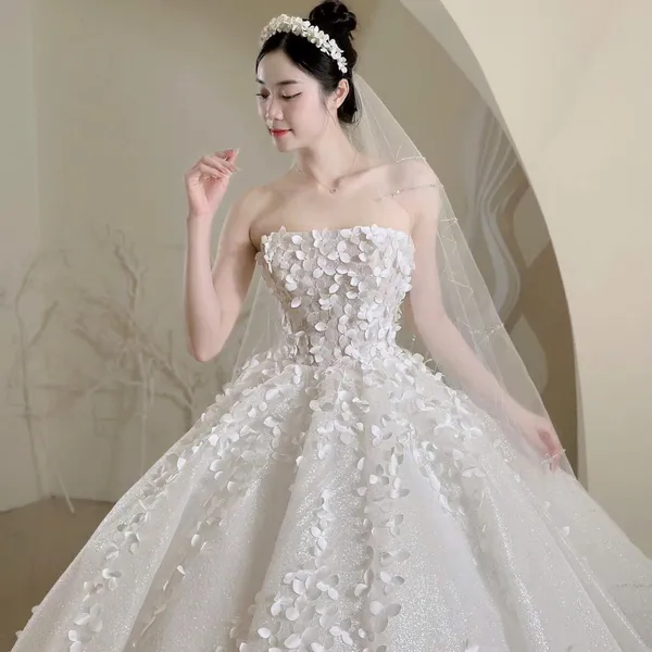 VÁY CƯỚI TÙNG XÒE KẾT HOA ẤN TƯỢNG