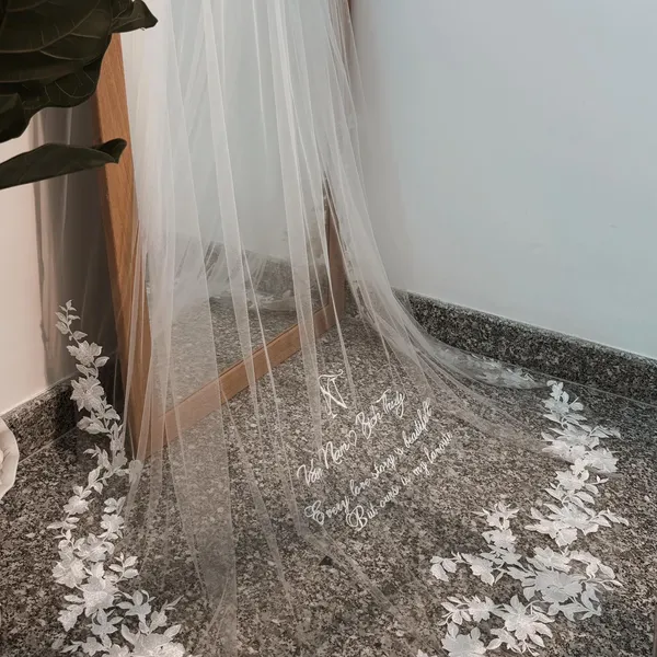 Voan đội đầu cô dâu có thêu tên