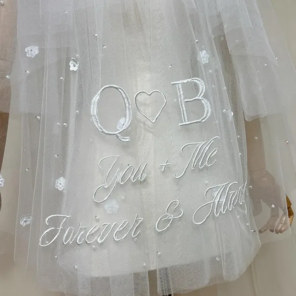 Voan đội đầu cô dâu có thêu tên