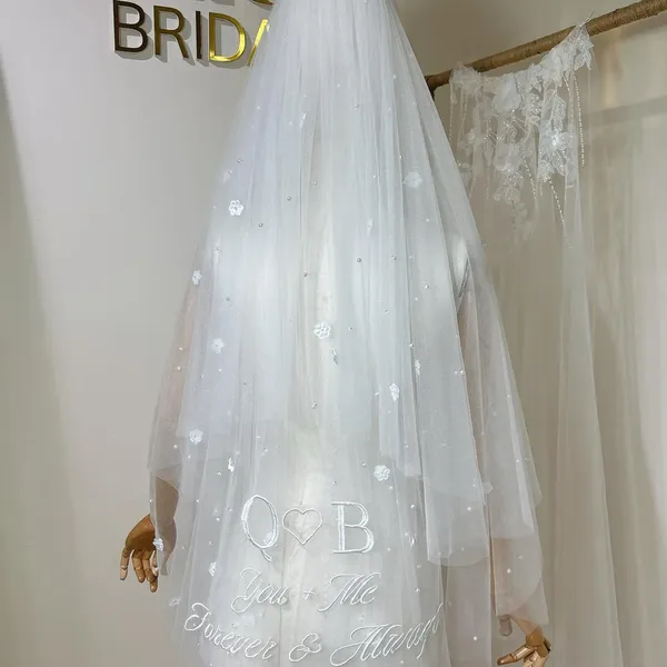 Voan đội đầu cô dâu có thêu tên