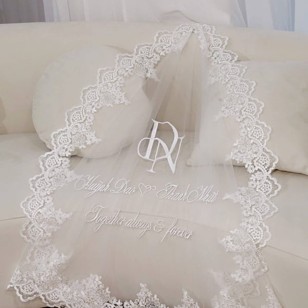Voan Cưới Ngắn Thêu Tên Kết Ren