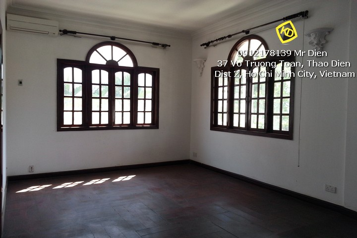 Cho-thue-biet-thu-dep-tai-thao-dien-co-ho-boi-san-vuon-3