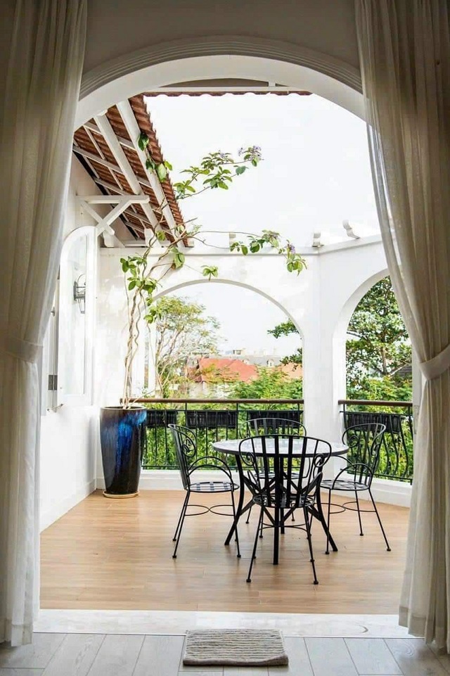 ban biet thu thao dien trong khuvlla compound ven song (6)