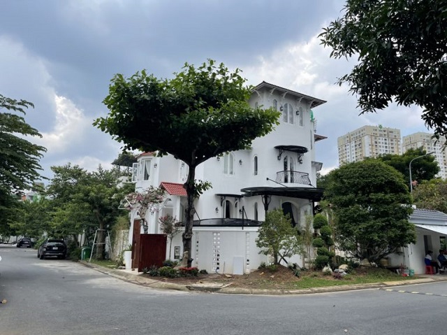 ban biet thu thao dien trong khuvlla compound ven song