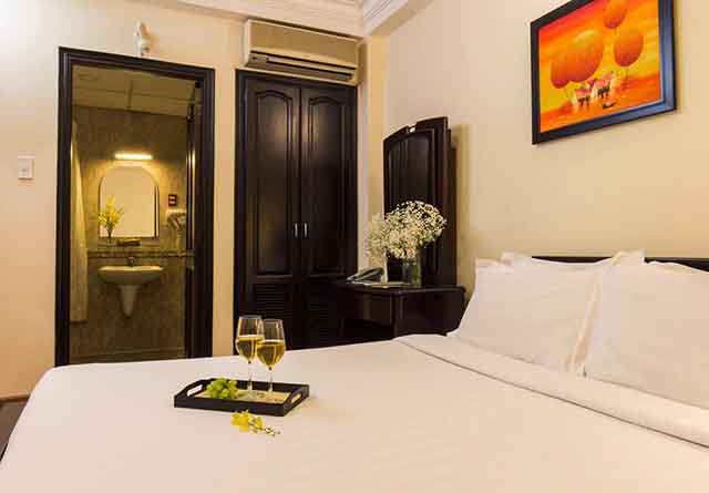 ban khach san duong nguyen an ninh quan 1