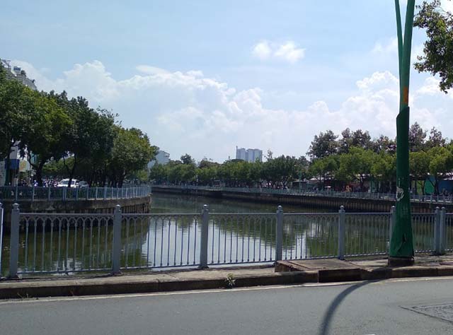 ban nha 3 mat tien duong hoang sa quan 1