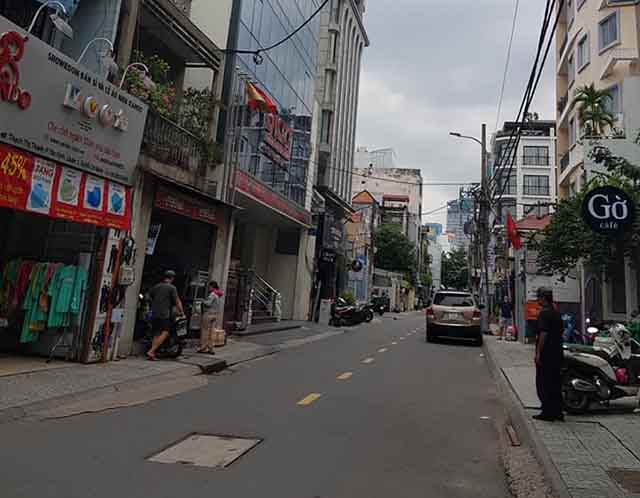 ban nha hem xe hoi quan 1