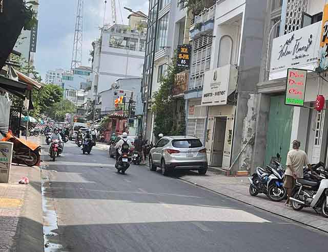 ban nha mat tien duong mai thi luu quan 1