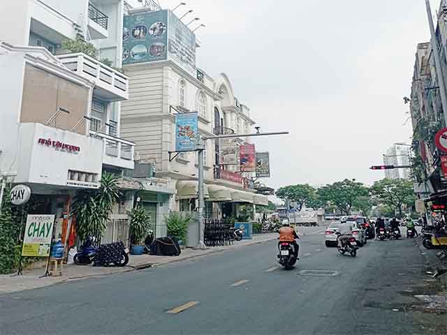 ban nha mat tien duong tran dinh xu p co giang quan 1