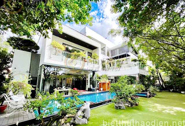 can ban gap biet thu xay hien dai co ho boi o thao dien (1)