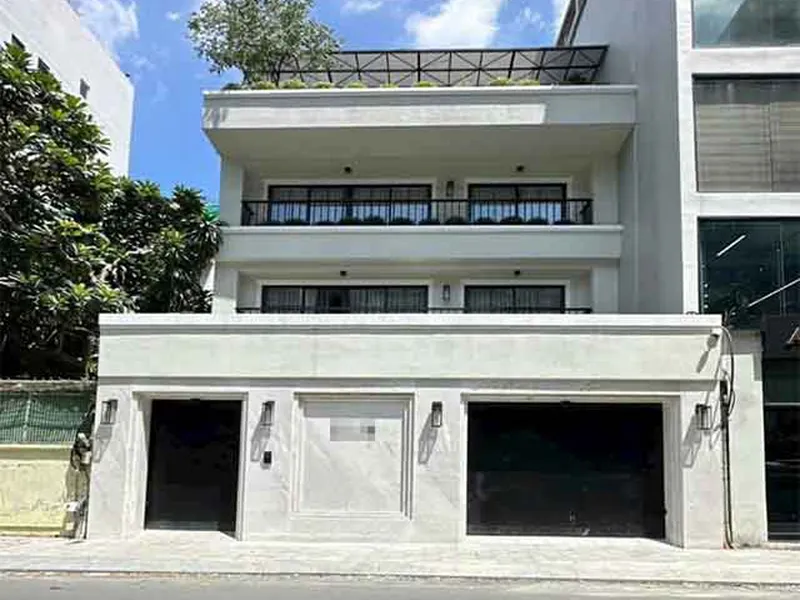 Bán nhà mặt tiền đường Nguyễn Văn Thủ Q.1