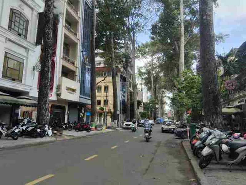 Bán Nhà Hướng Đông Nam Quận 1