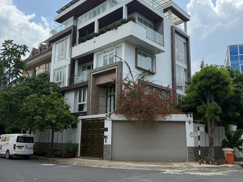 BIỆT THỰ GÓC KHỦNG KDC HUY HOÀNG 1 HẦM 4 LẦU CẬN SÔNG SÀI GÒN CHỈ 75 TỶ