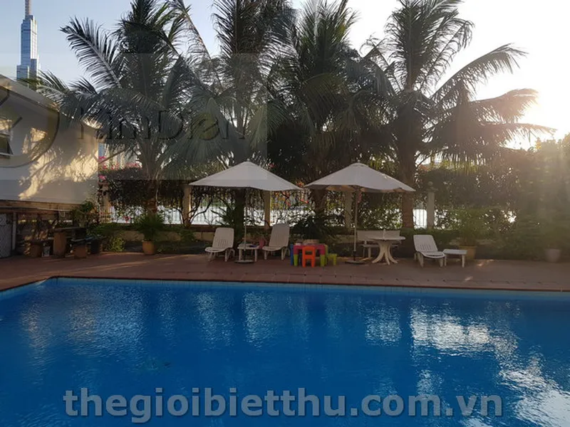 Bán khu biệt thự 4 căn ven Sài Gòn và mặt tiền Nguyễn Văn Hưởng Thảo Điền