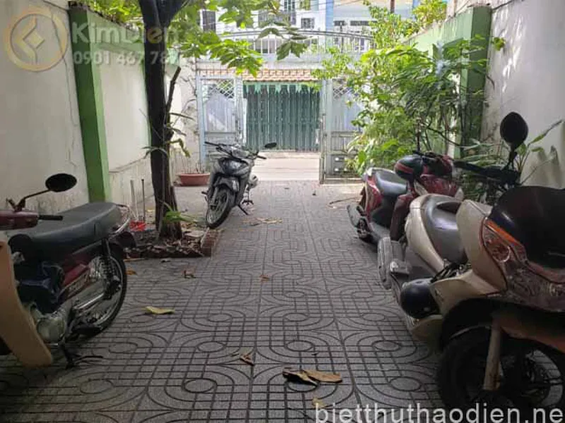 Bán Nhà 4 Phòng Ngủ Có Sân Đậu Xe Hơi Quận 1