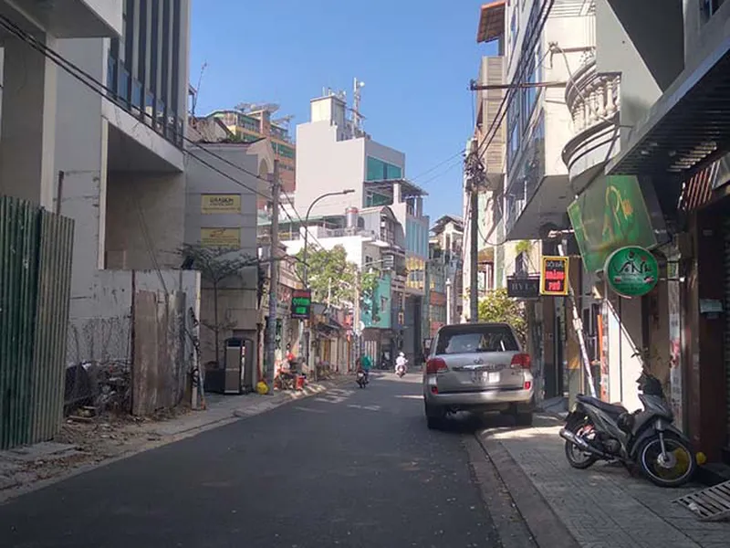 Bán Nhà Cũ 61m2 Tiện Xây Mới - Nhà MT Đường Nguyễn Phi Khanh Quận 1