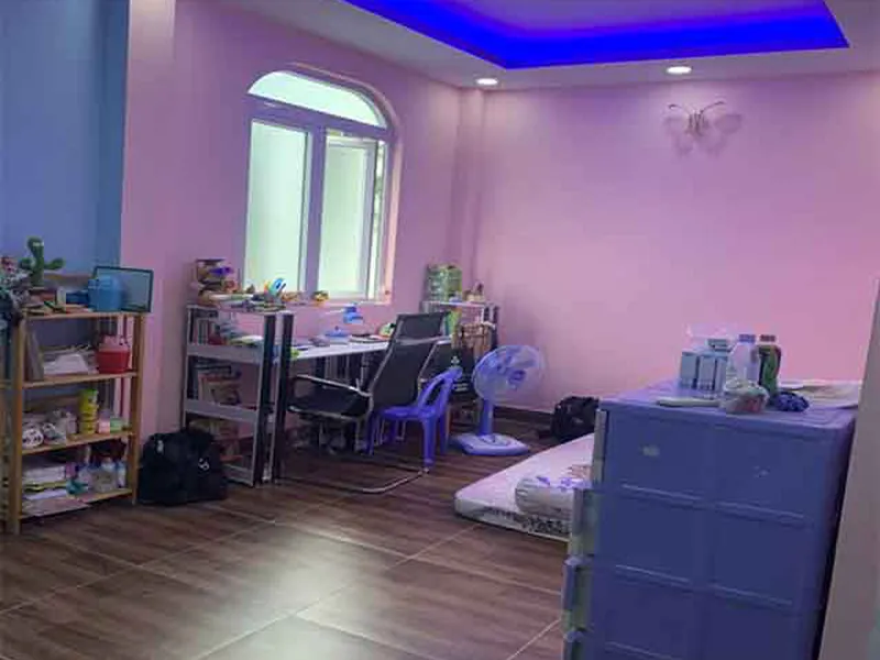 Bán Nhà Nuyễn Văn Nguyễn Quận 1 Nhà XD 2 Lầu